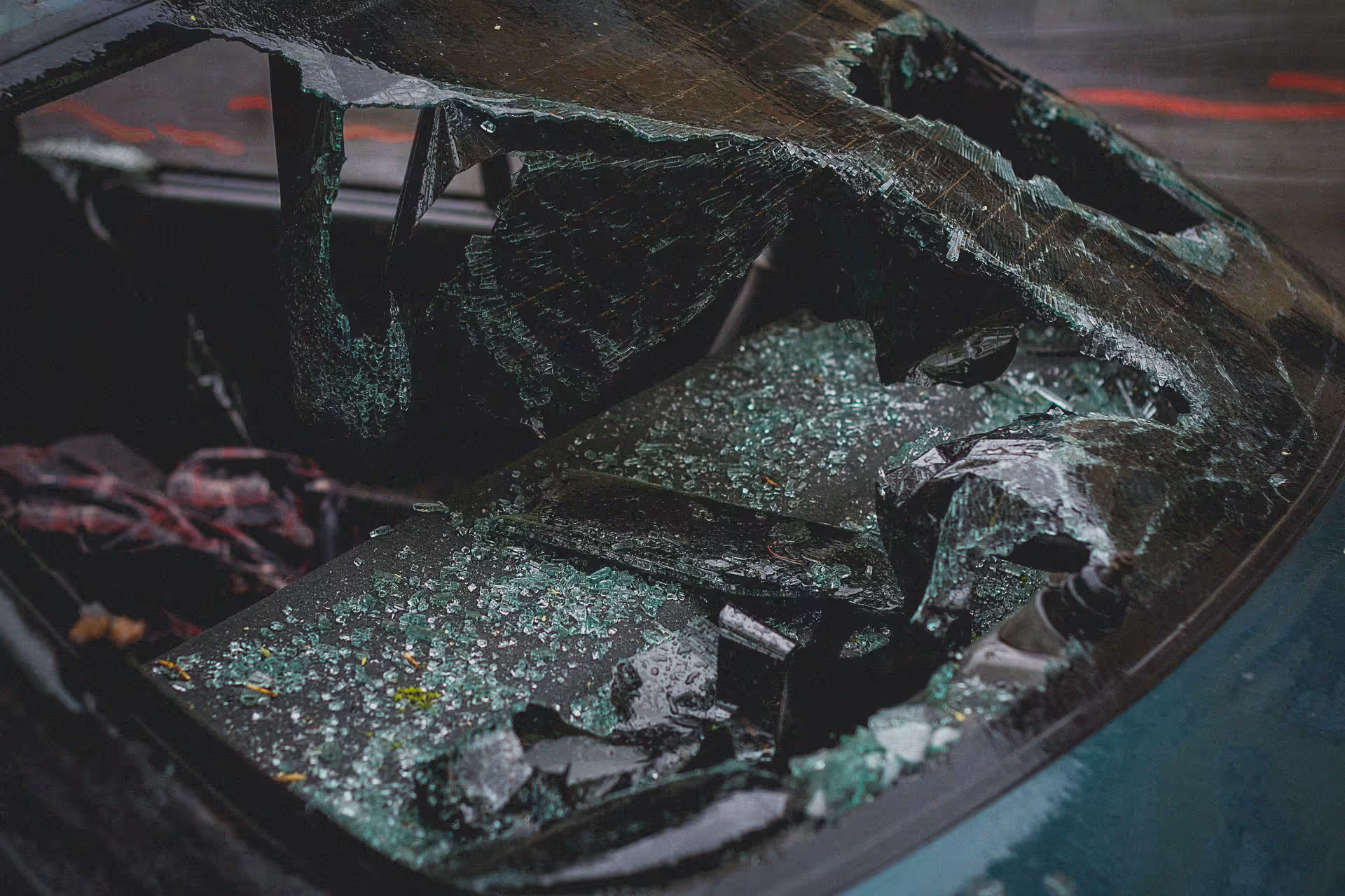 Insurance claim assistance for car glass replacement